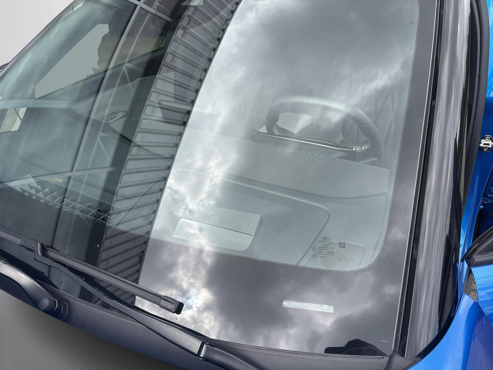 Blå Ford Capri fra 2025