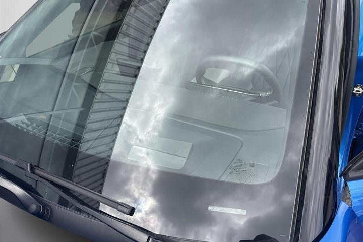Blå Ford Capri fra 2025