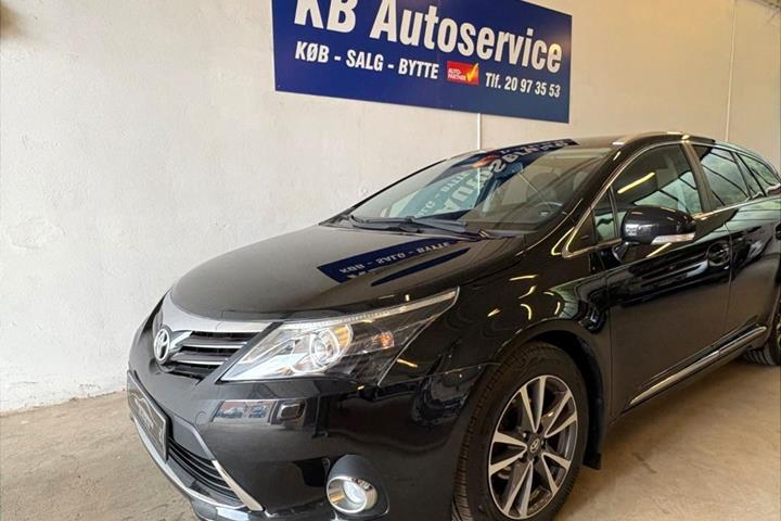 Sort Toyota Avensis fra 2014