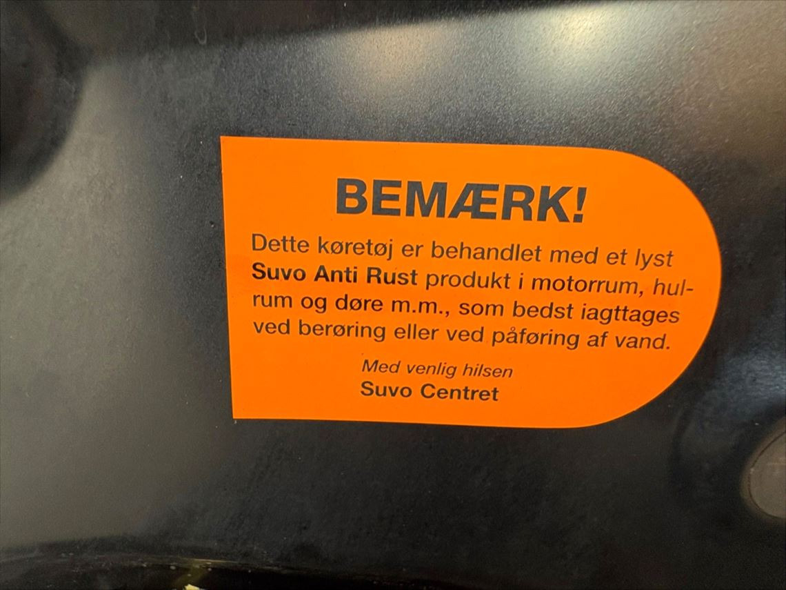 Sort Toyota Avensis fra 2014