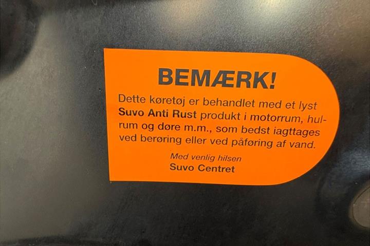 Sort Toyota Avensis fra 2014
