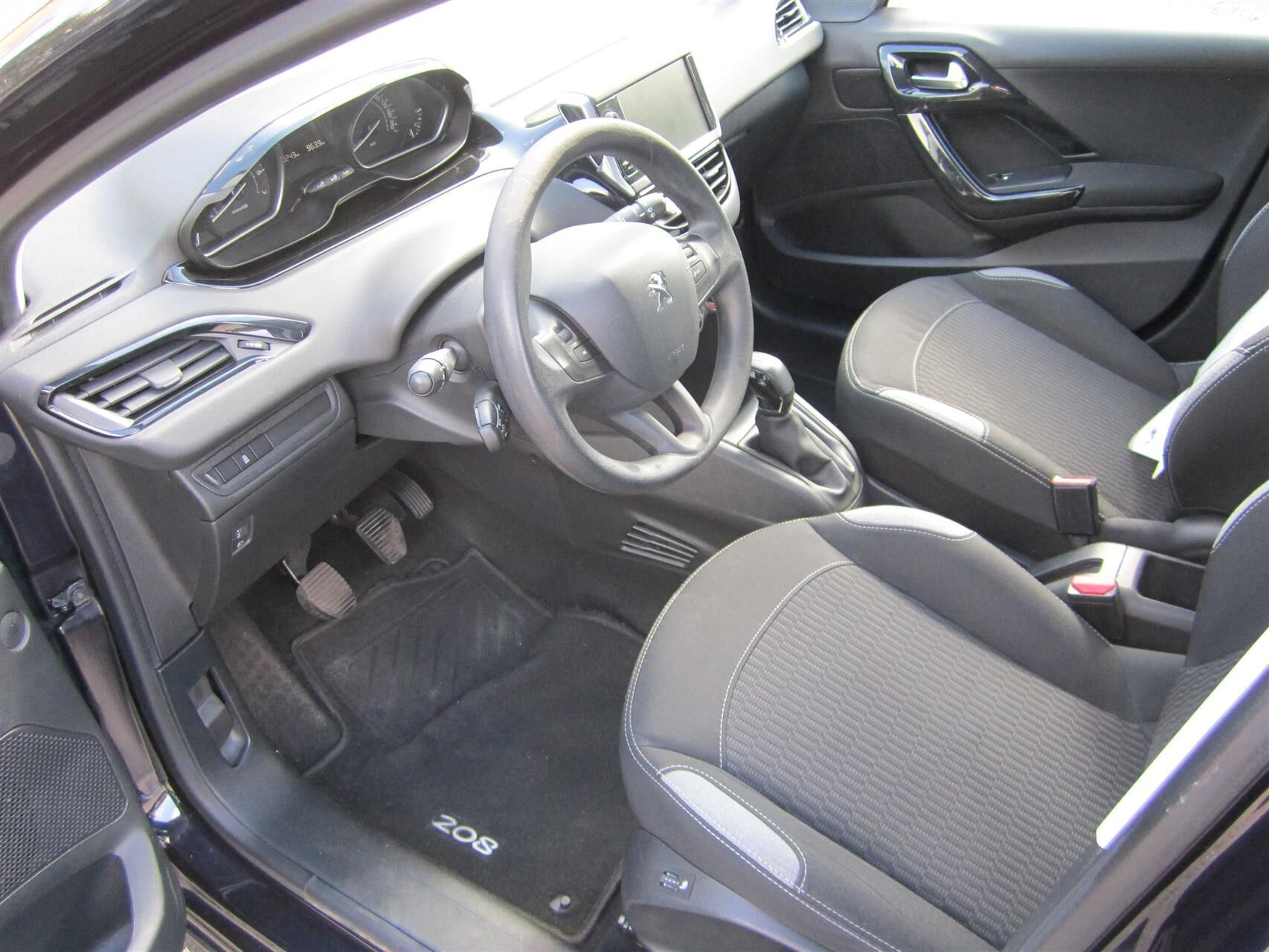 undefined Peugeot 208 fra 2015