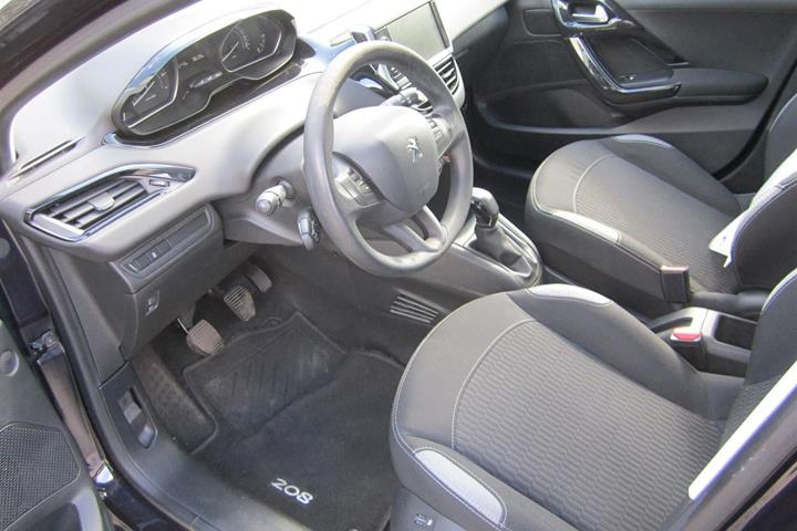 undefined Peugeot 208 fra 2015