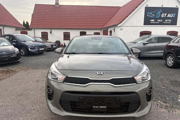 Grå Kia Rio fra 2017