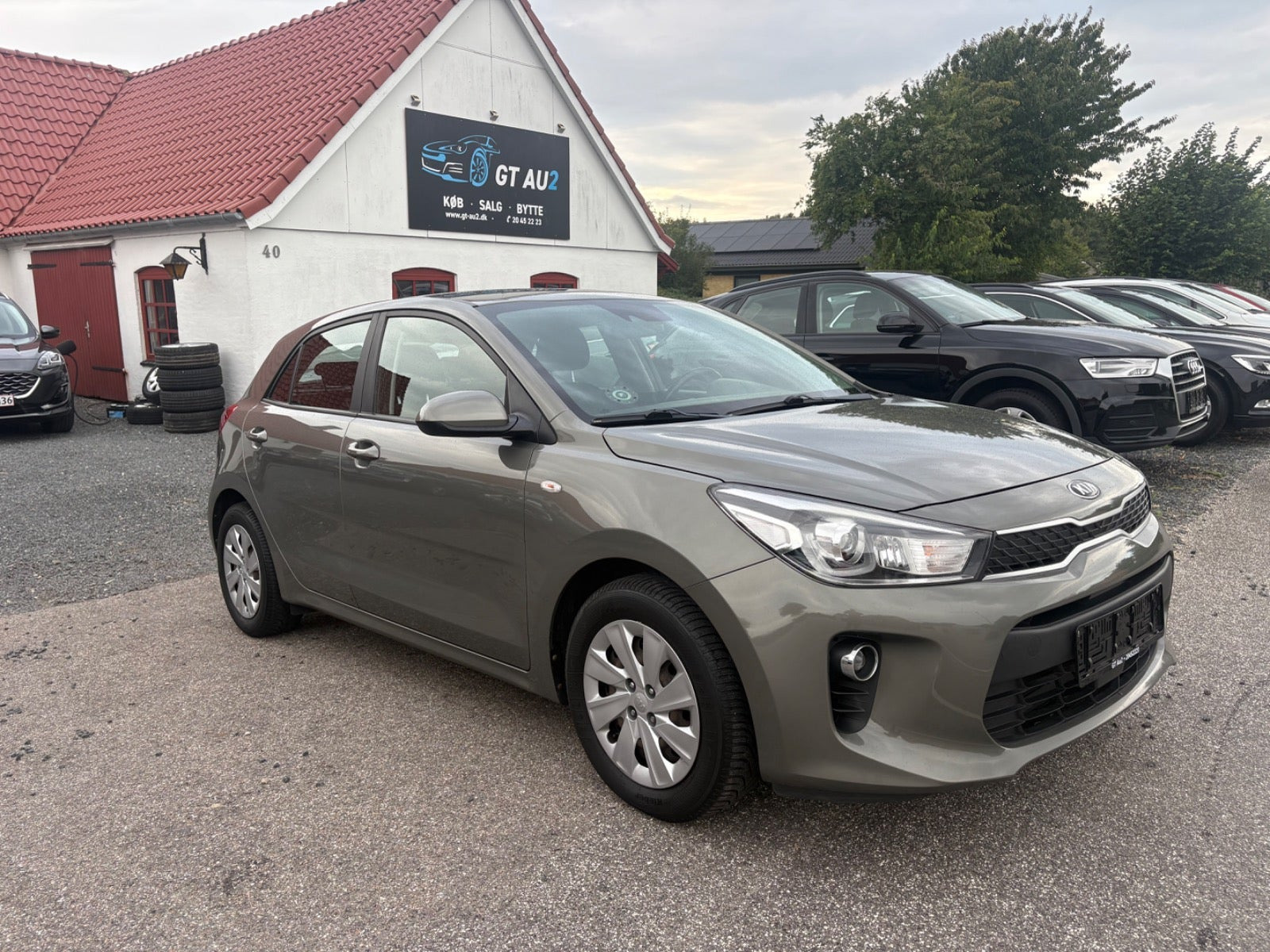 Grå Kia Rio fra 2017