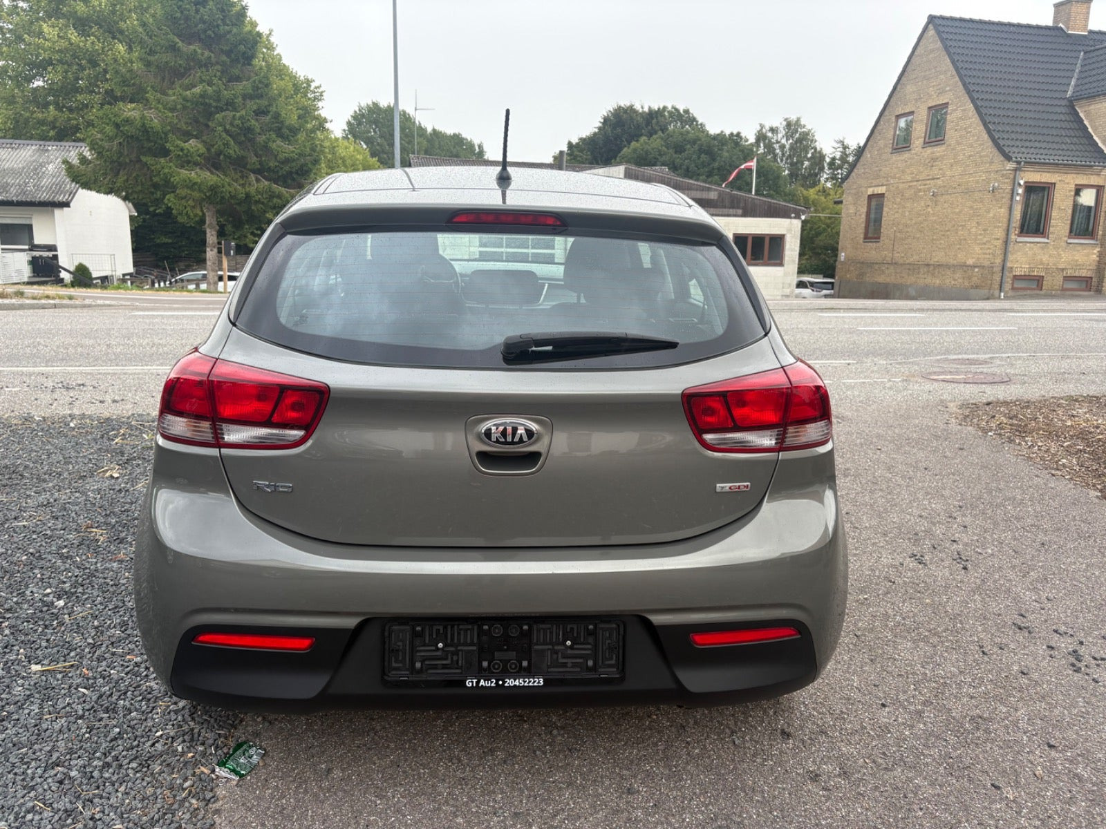 Grå Kia Rio fra 2017