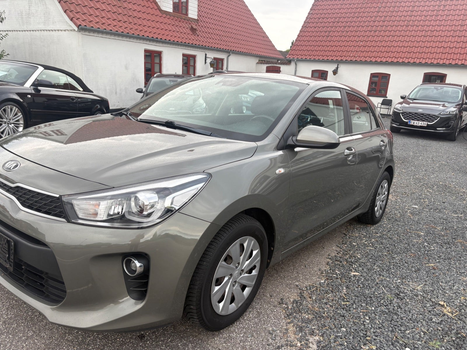 Grå Kia Rio fra 2017