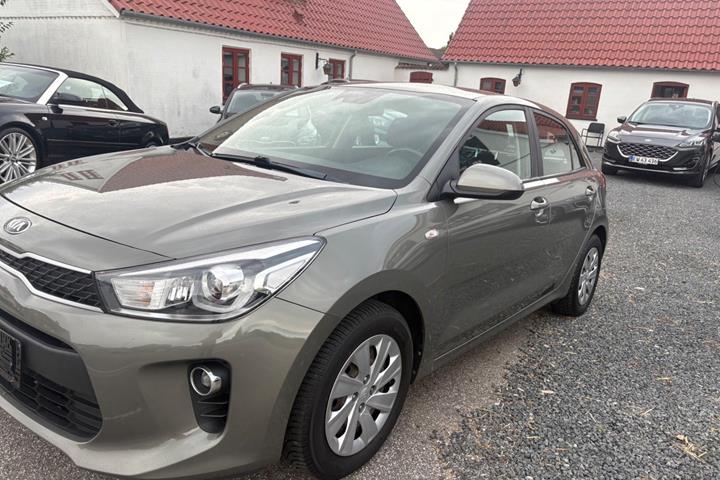 Grå Kia Rio fra 2017