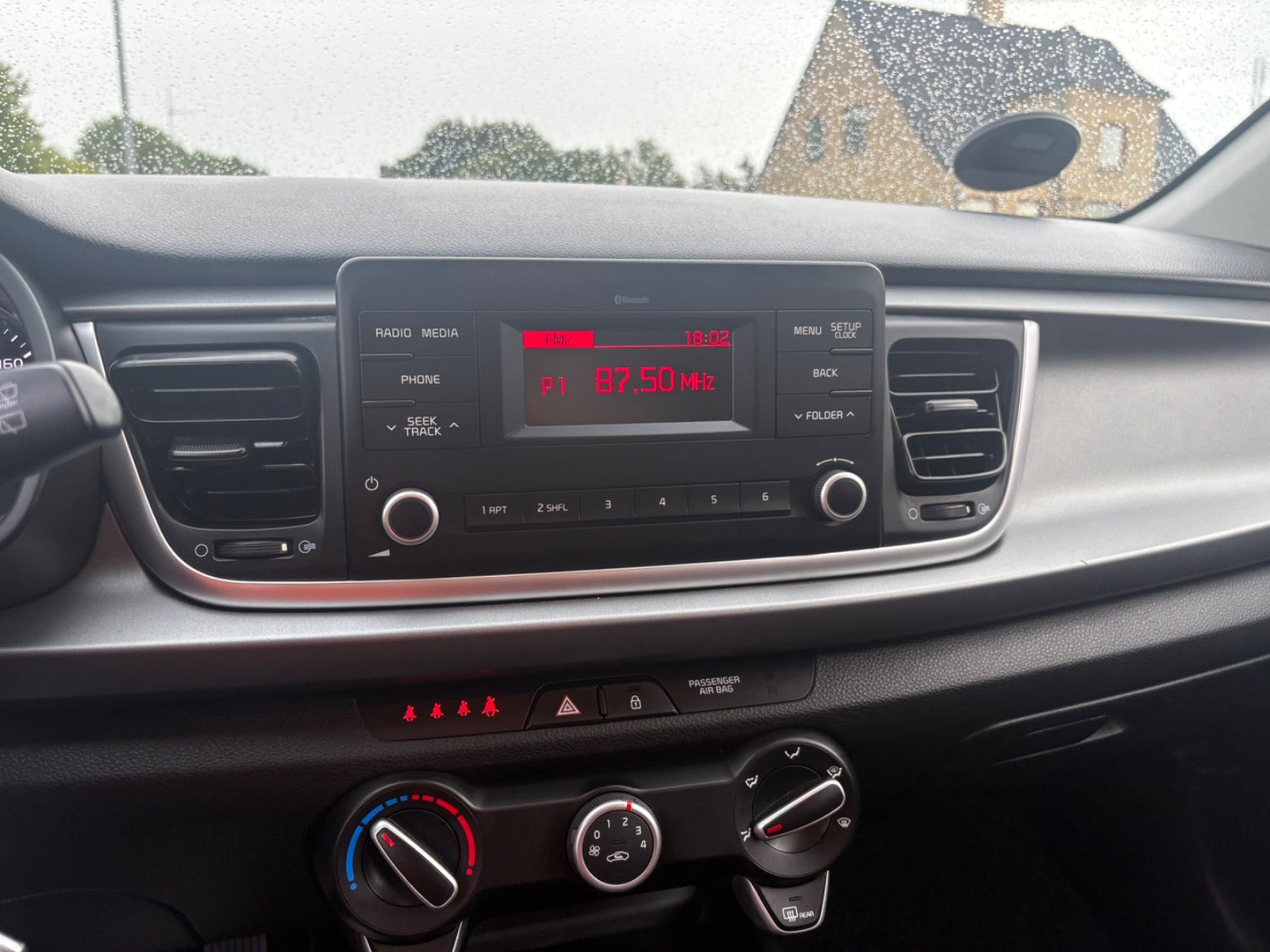 Grå Kia Rio fra 2017