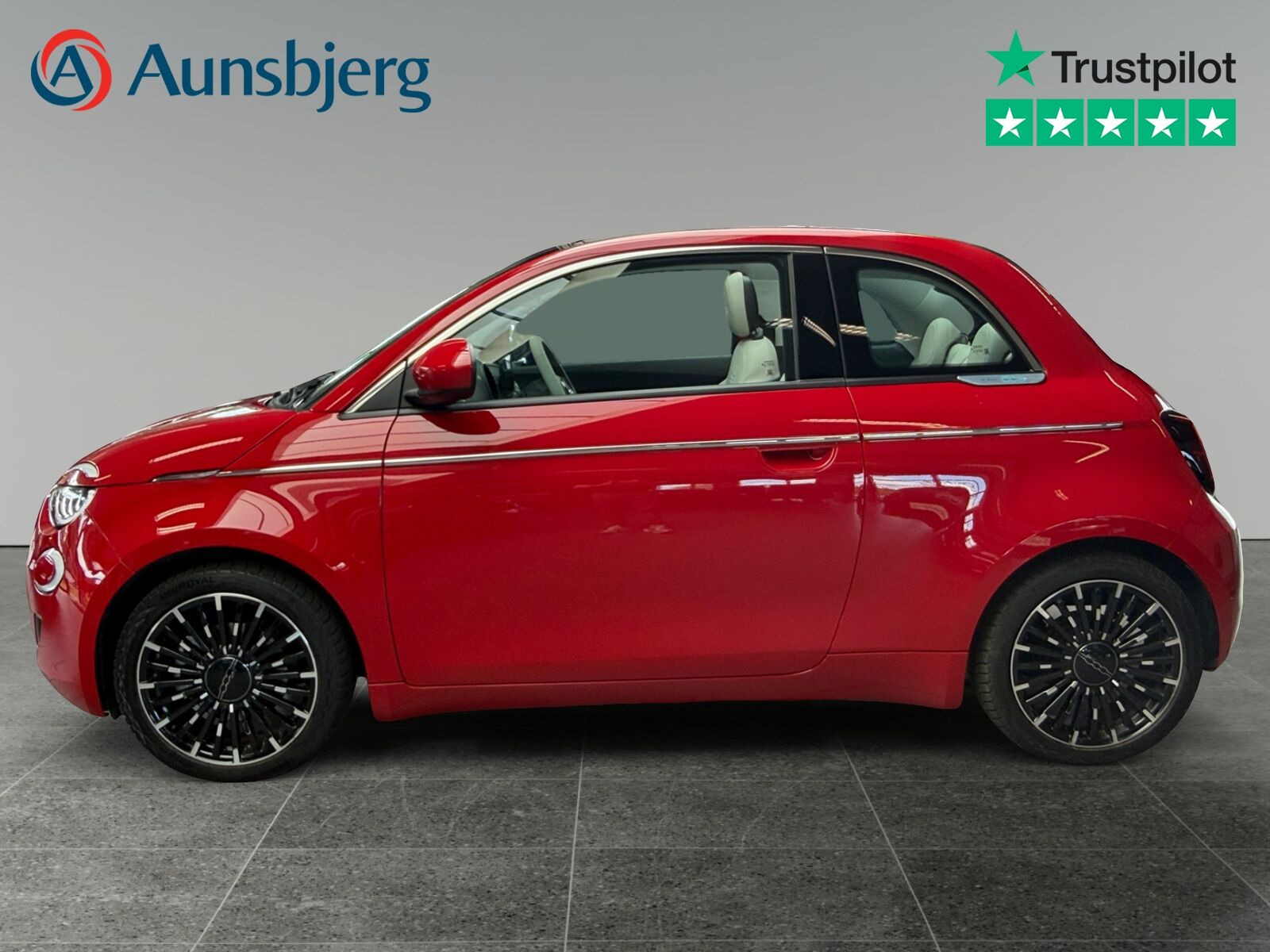 Rød Fiat 500e fra 2024
