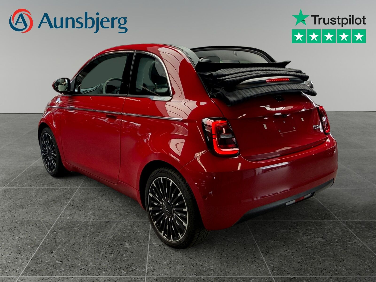 Rød Fiat 500e fra 2024