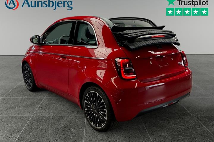 Rød Fiat 500e fra 2024