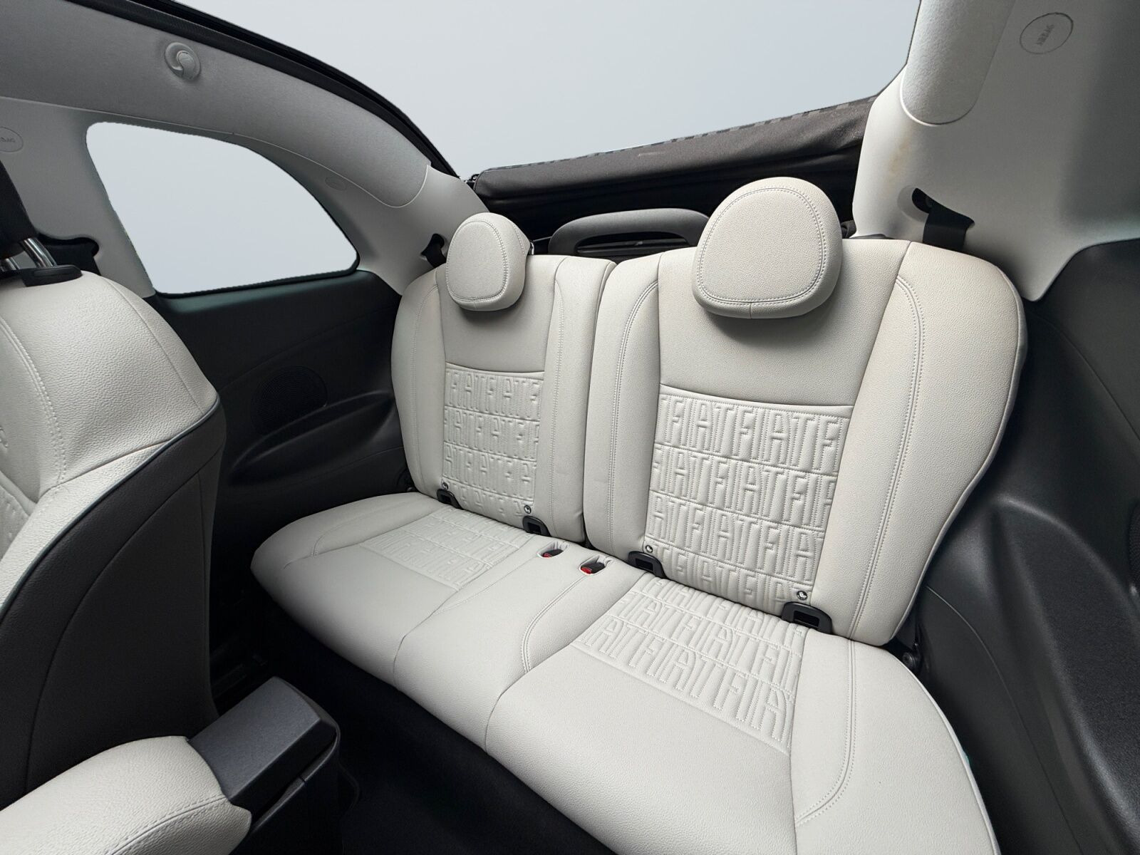 Rød Fiat 500e fra 2024