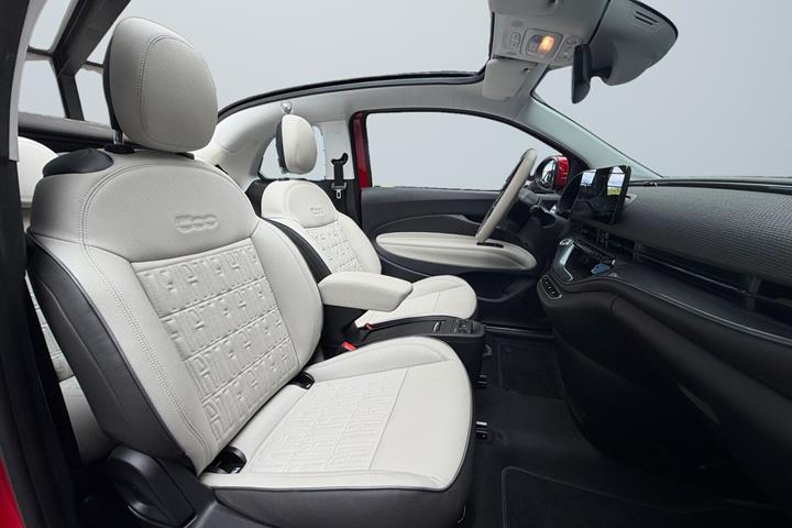 Rød Fiat 500e fra 2024