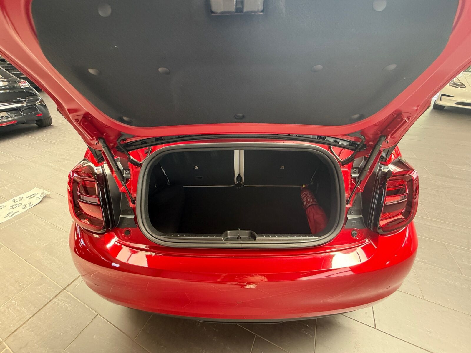 Rød Fiat 500e fra 2024