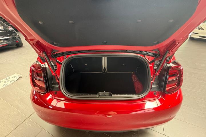 Rød Fiat 500e fra 2024