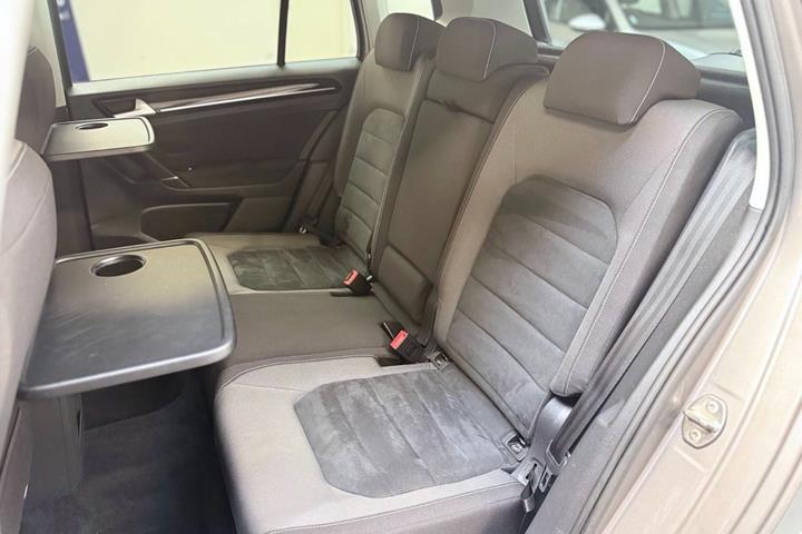 Sort VW Golf Sportsvan fra 2016