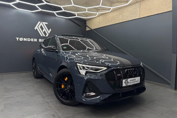 Blå Audi e-tron fra 2023