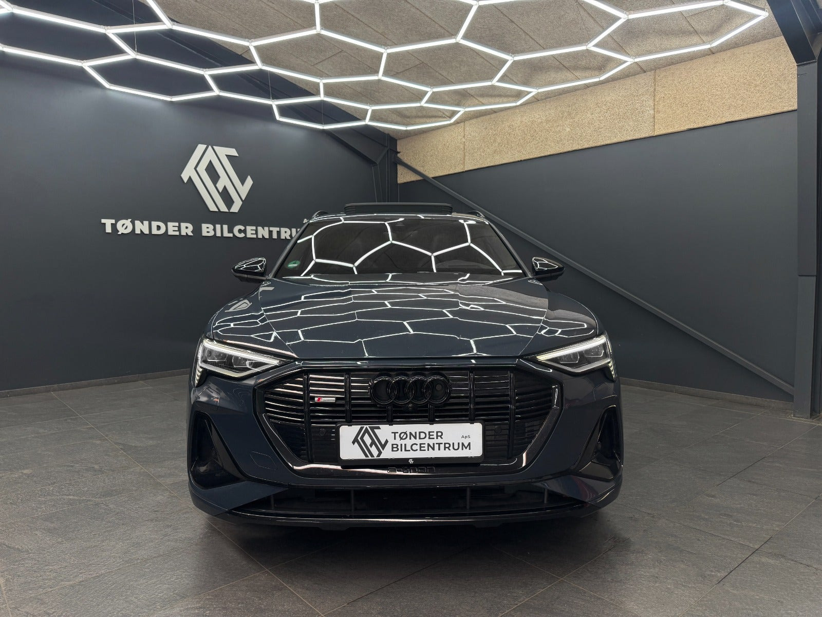 Blå Audi e-tron fra 2023