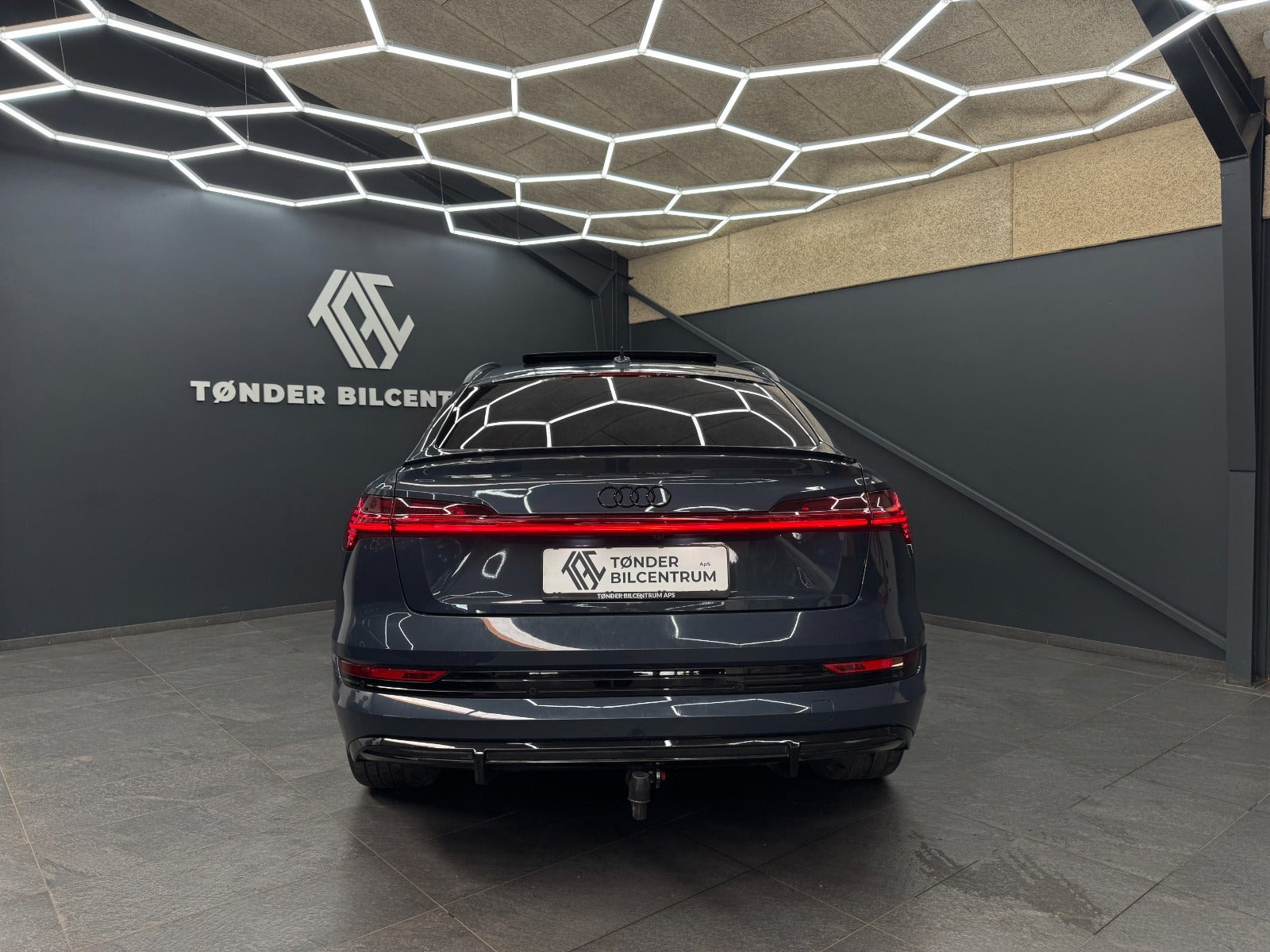 Blå Audi e-tron fra 2023