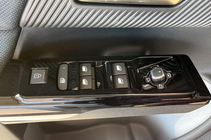 Blå Citroën ë-C5 Aircross fra 2026