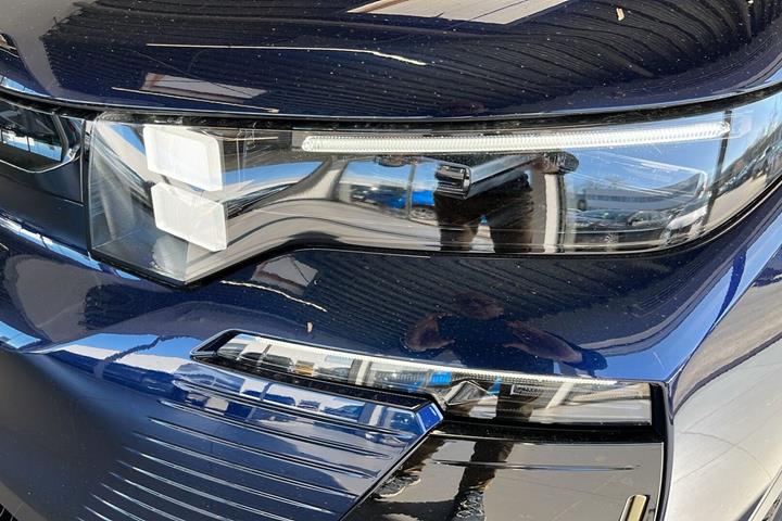 Blå Citroën ë-C5 Aircross fra 2026