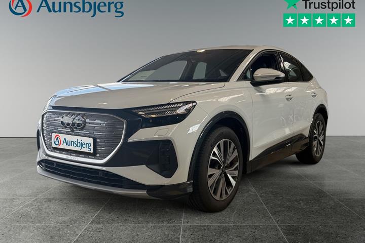 Hvid Audi Q4 e-tron fra 2023