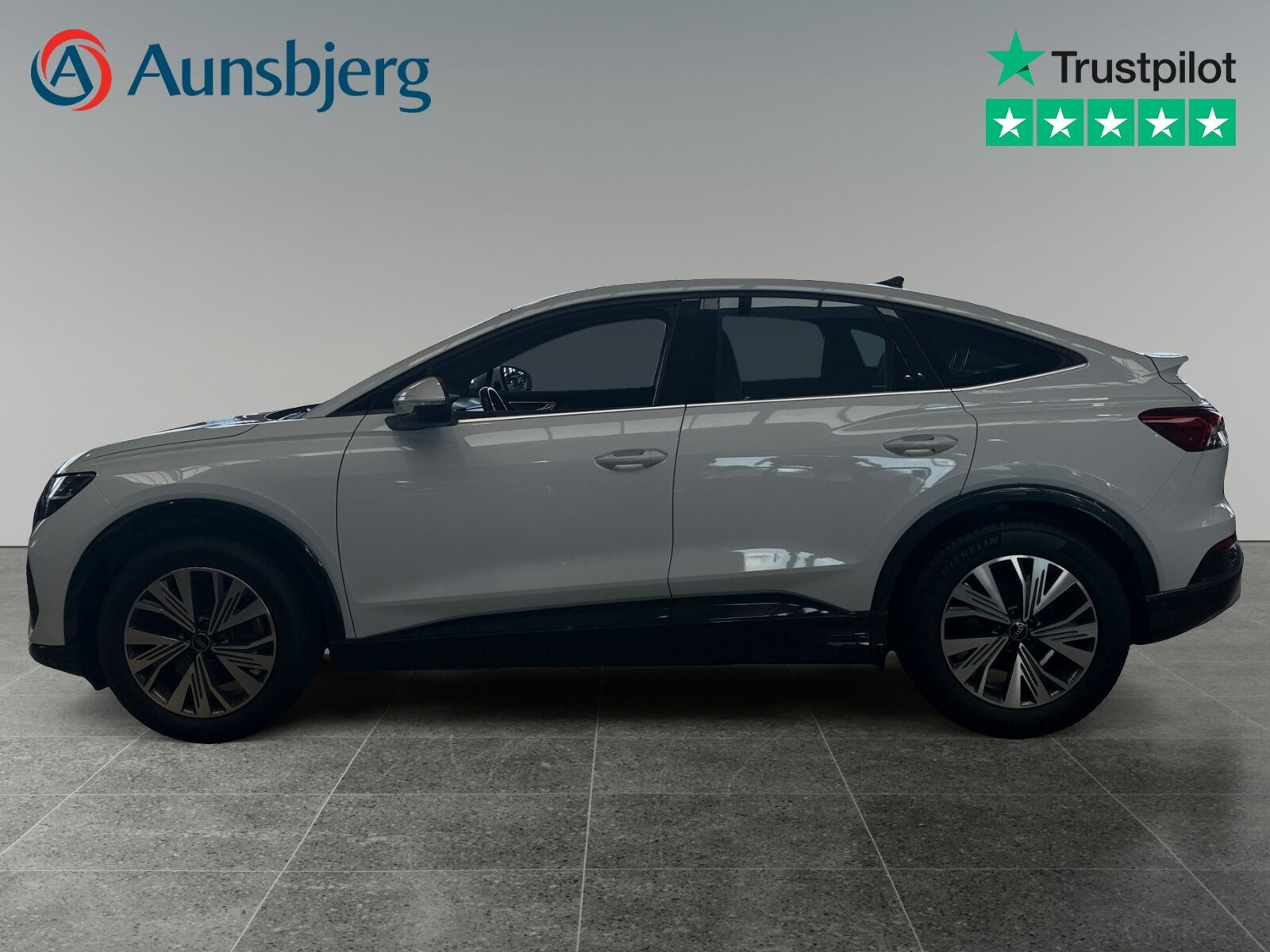Hvid Audi Q4 e-tron fra 2023