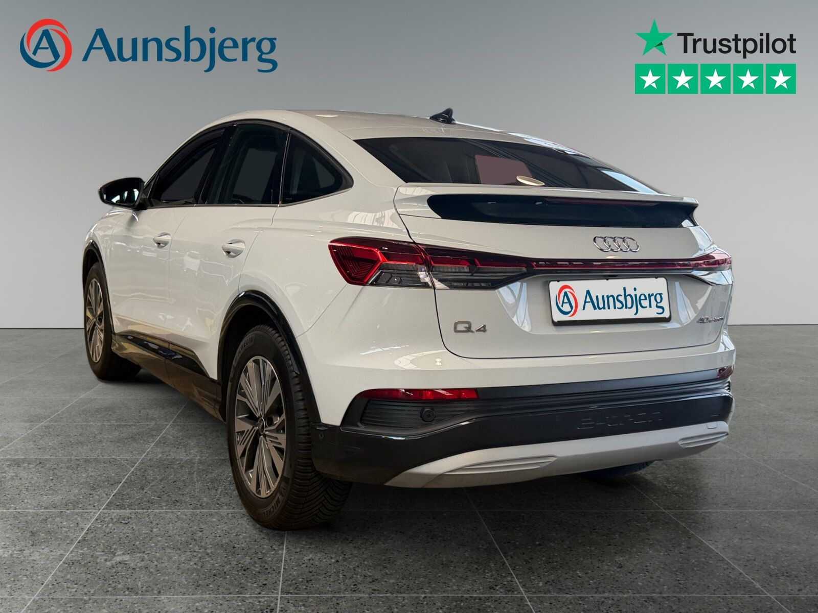 Hvid Audi Q4 e-tron fra 2023