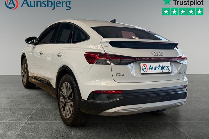 Hvid Audi Q4 e-tron fra 2023
