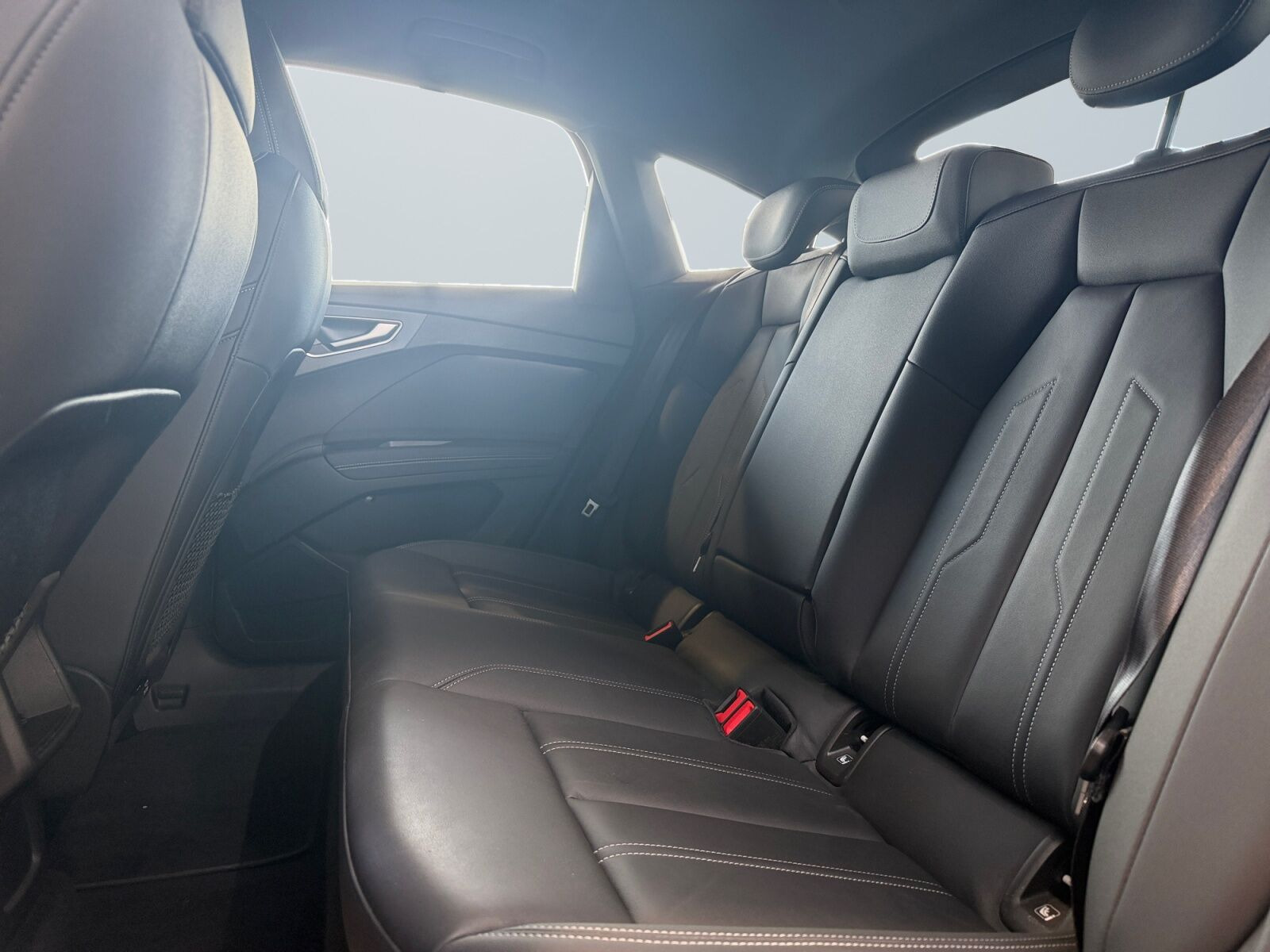 Hvid Audi Q4 e-tron fra 2023