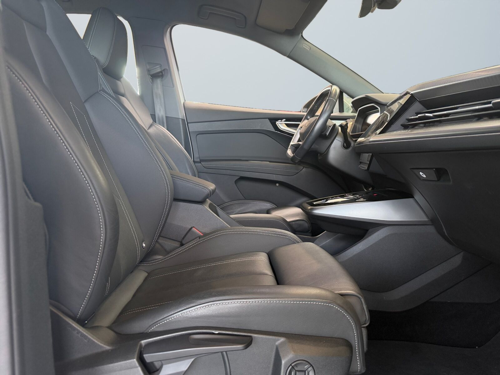 Hvid Audi Q4 e-tron fra 2023