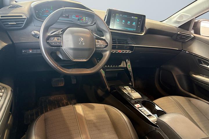 Grå Peugeot e-208 fra 2023