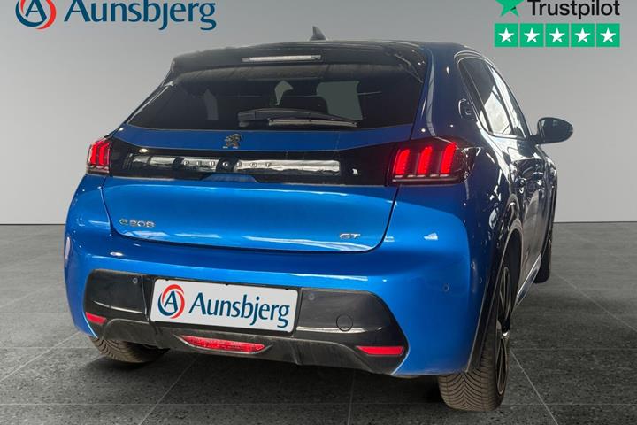 Blå Peugeot e-208 fra 2022