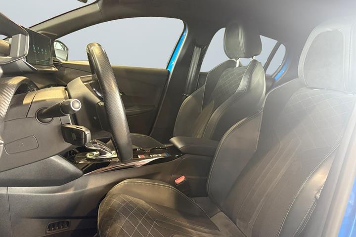 Blå Peugeot e-208 fra 2022
