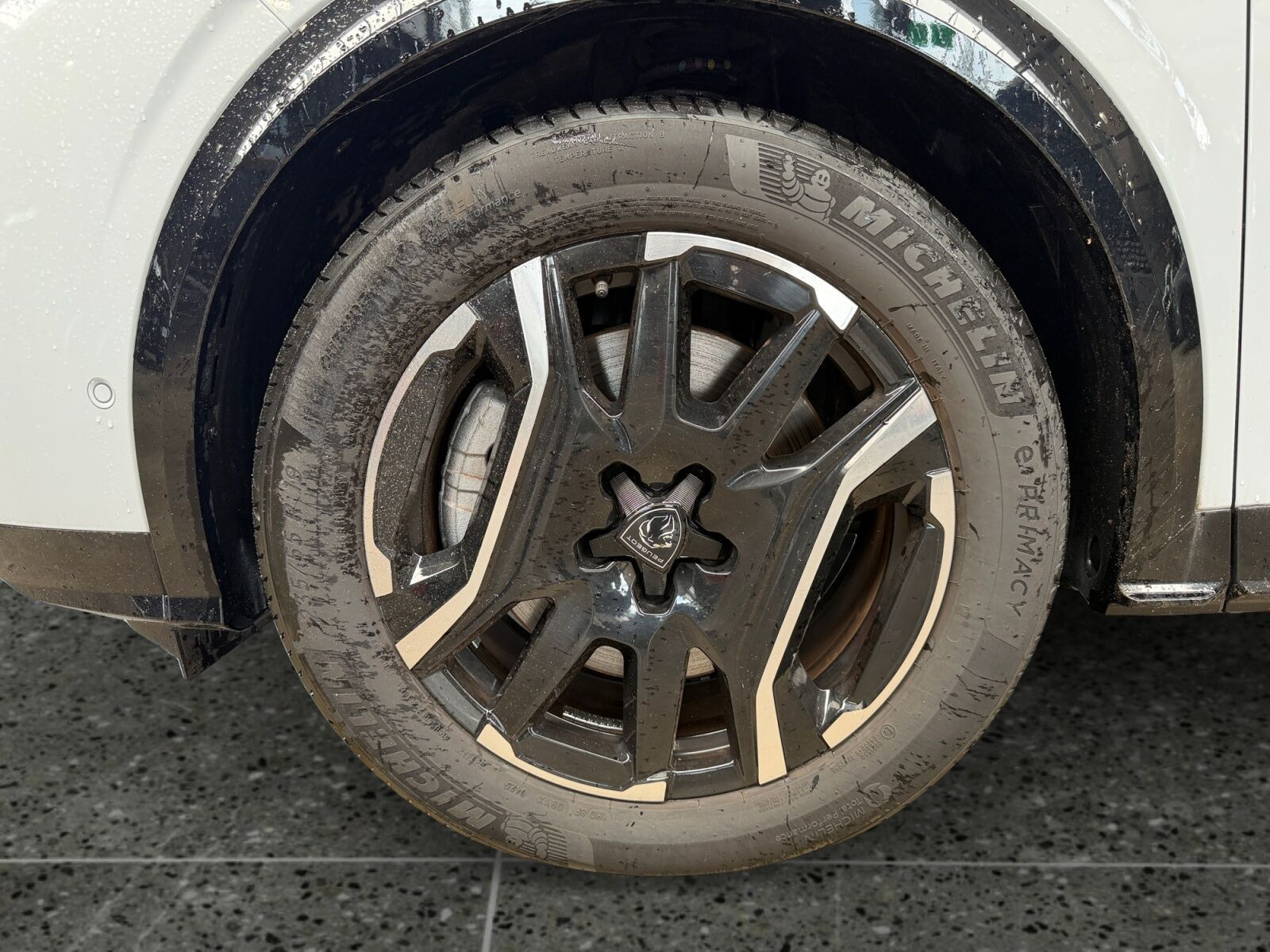 Hvid Peugeot e-5008 fra 2025