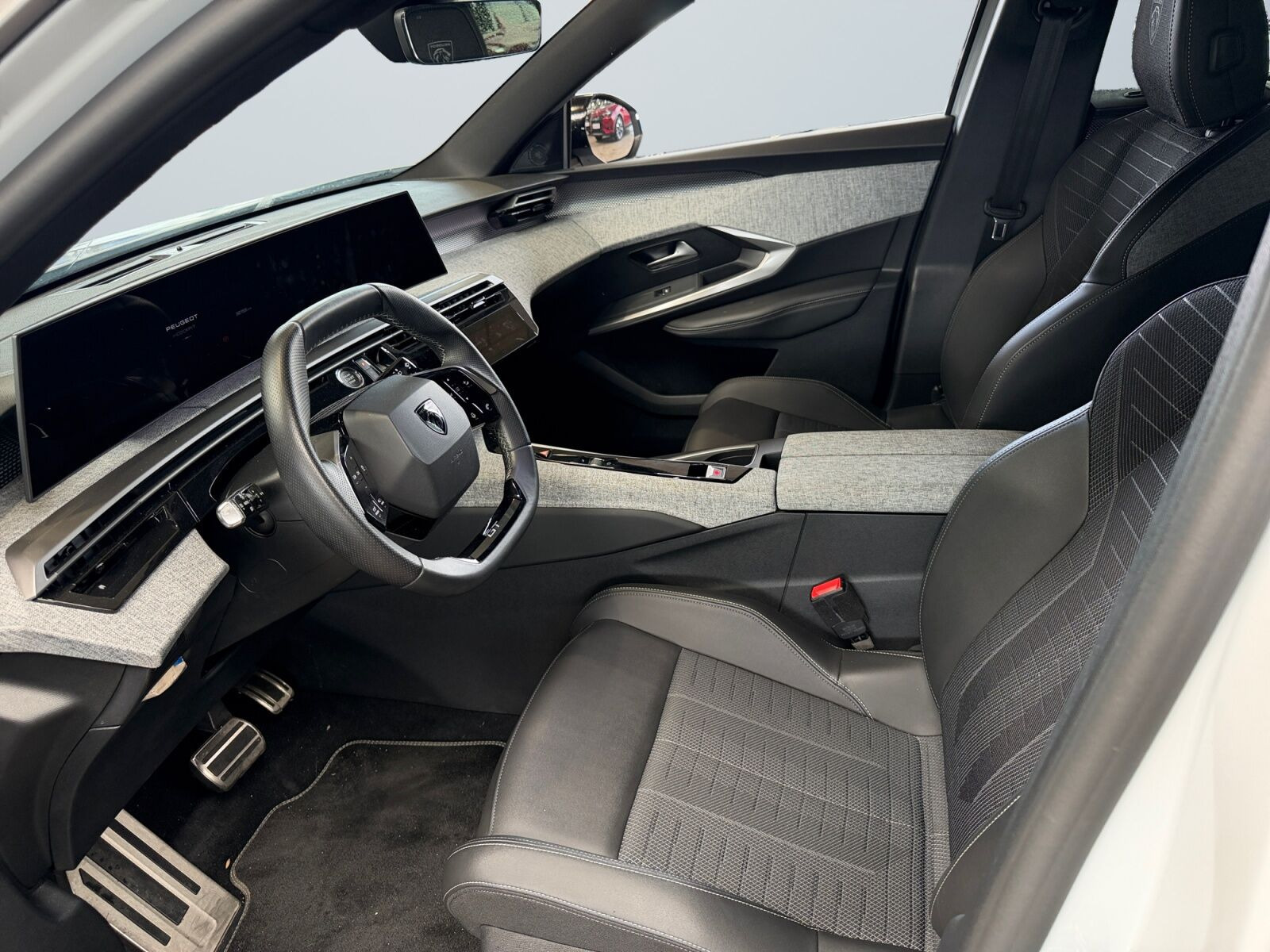 Hvid Peugeot e-5008 fra 2025