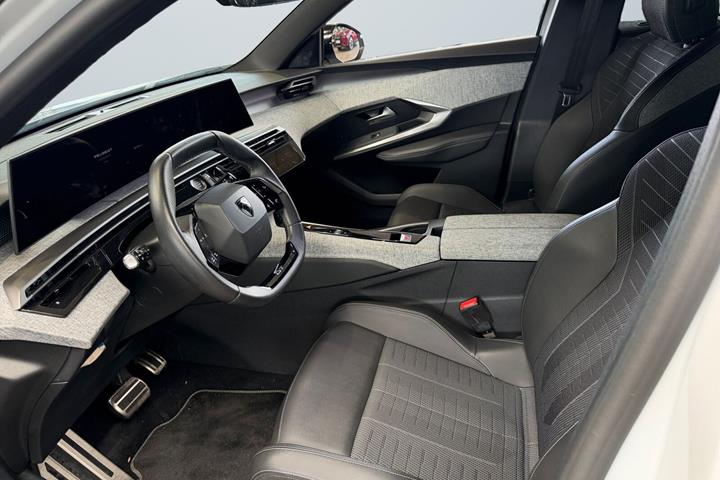 Hvid Peugeot e-5008 fra 2025