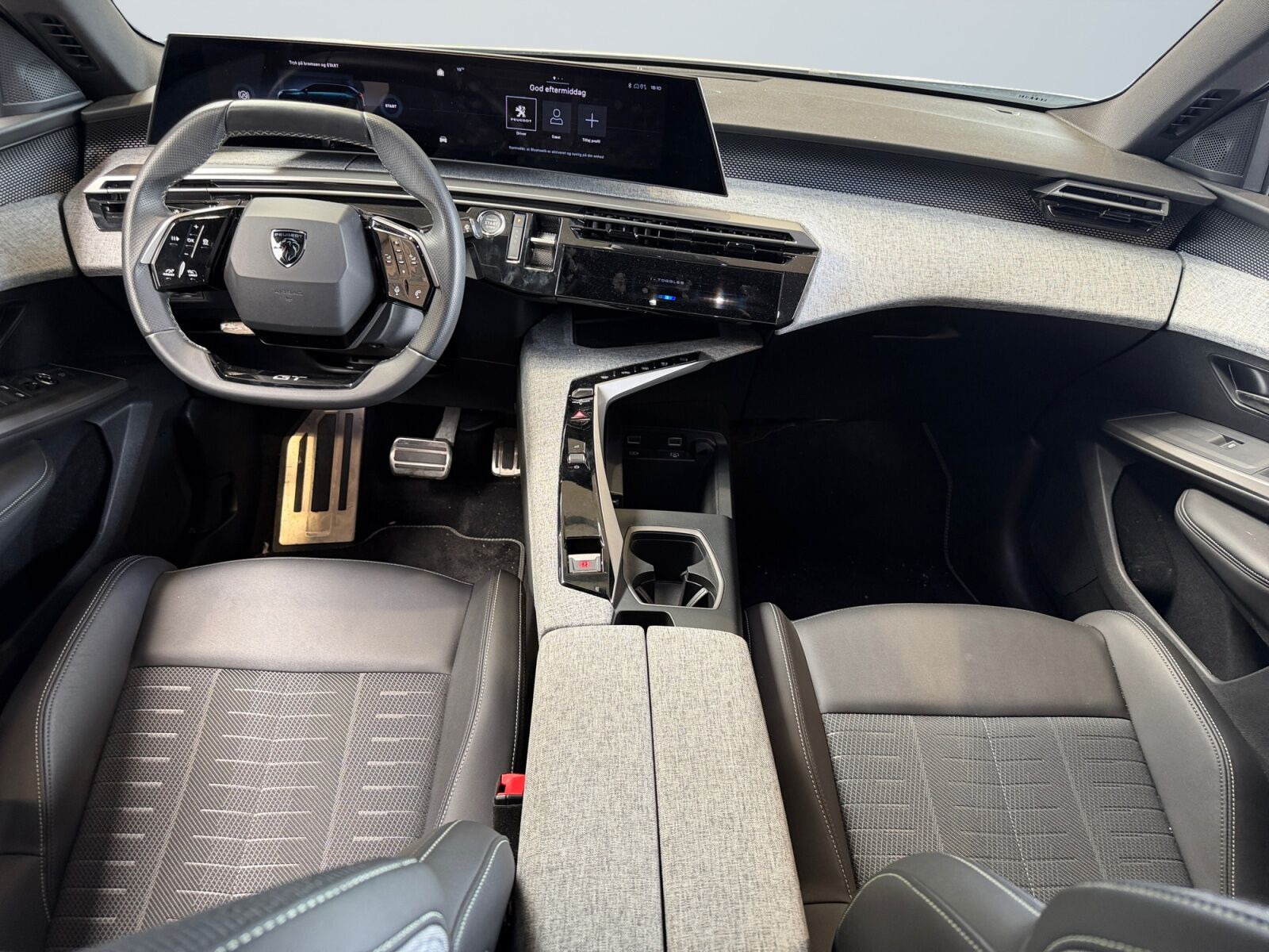 Hvid Peugeot e-5008 fra 2025