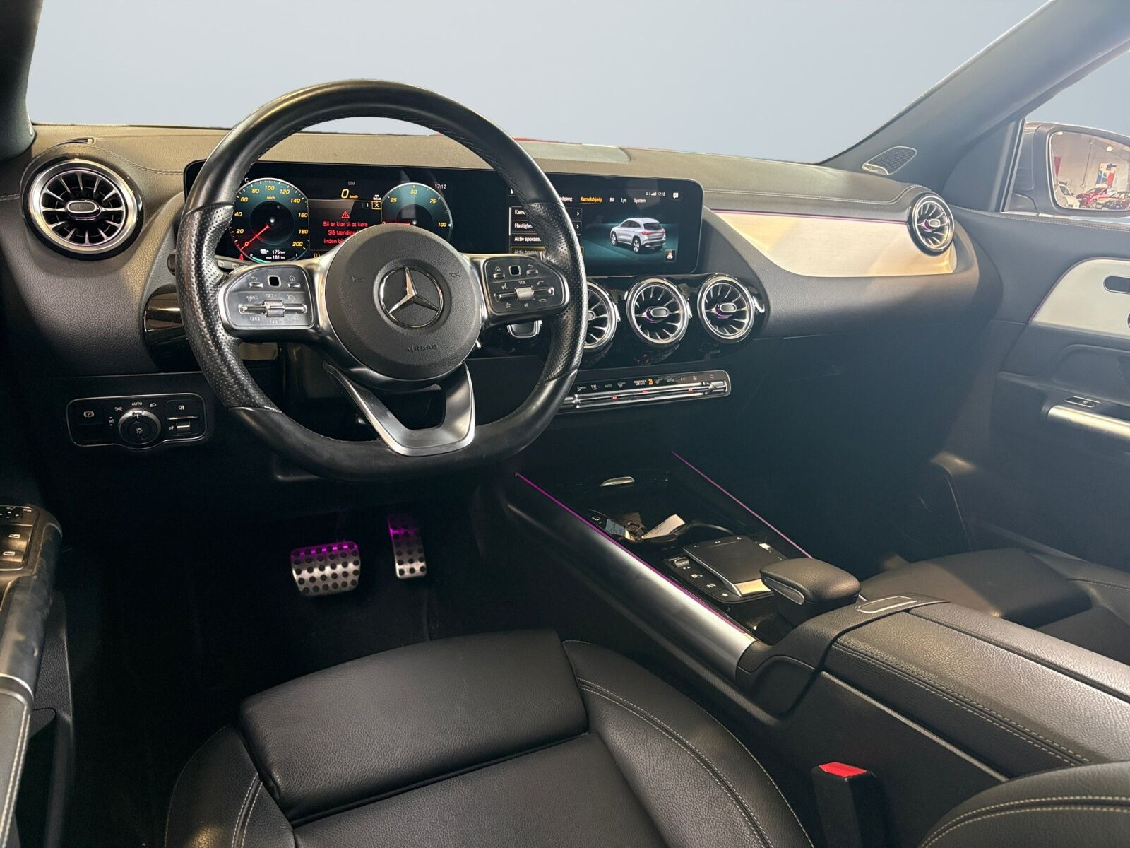 Grå Mercedes EQA350 fra 2023