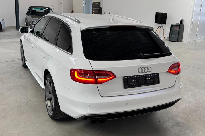 Hvid Audi A4 fra 2015