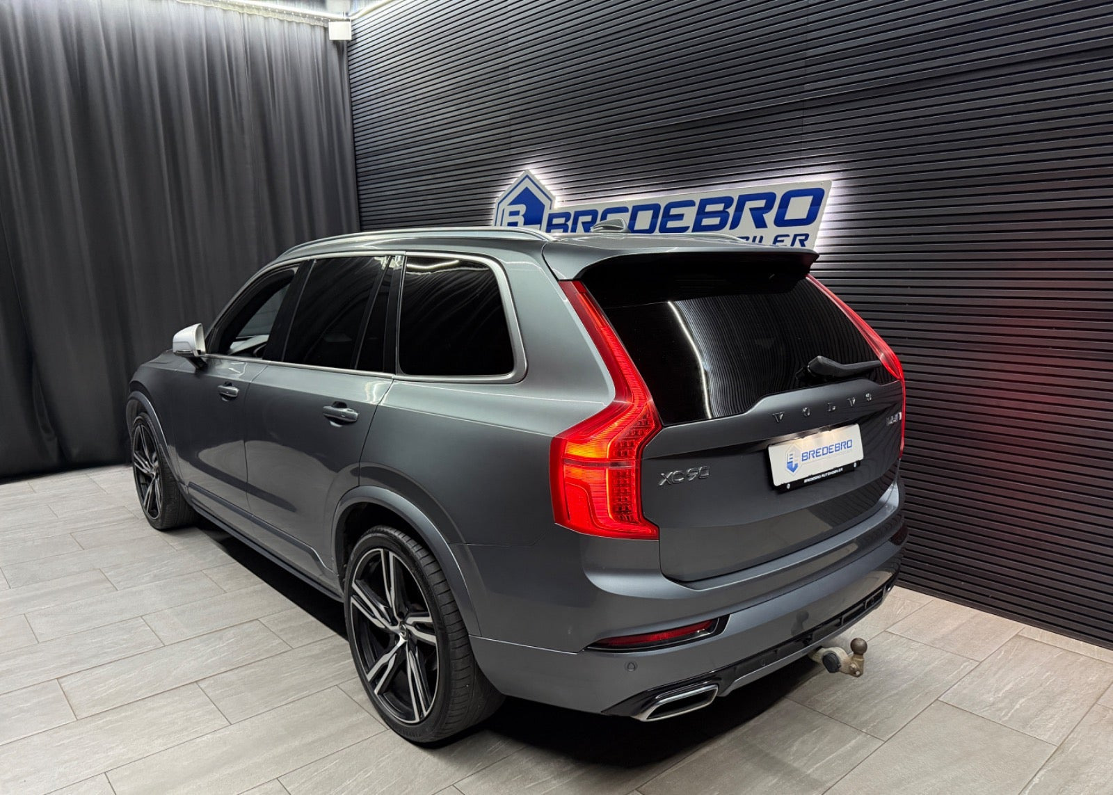 Grå Volvo XC90 fra 2019