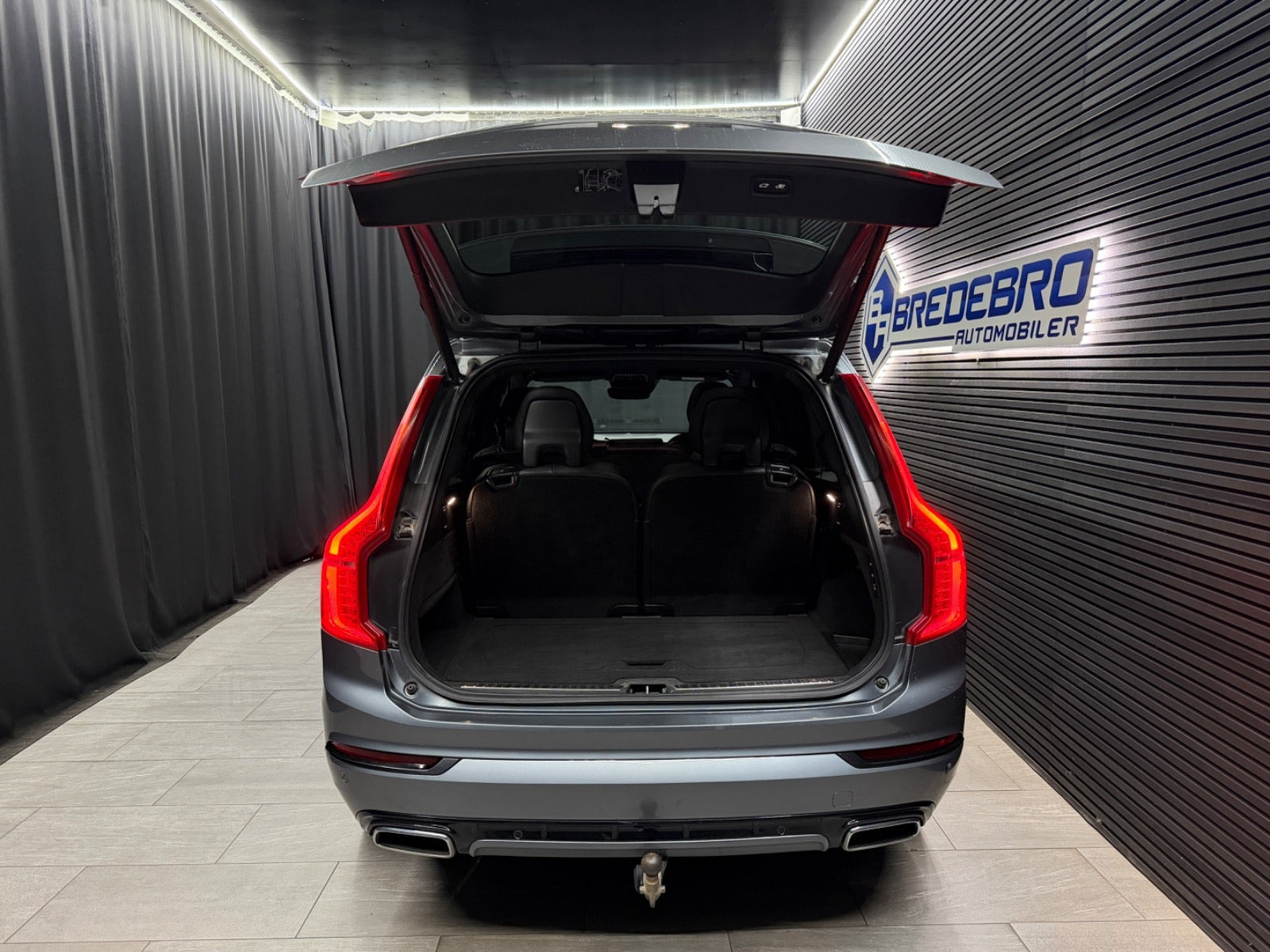 Grå Volvo XC90 fra 2019
