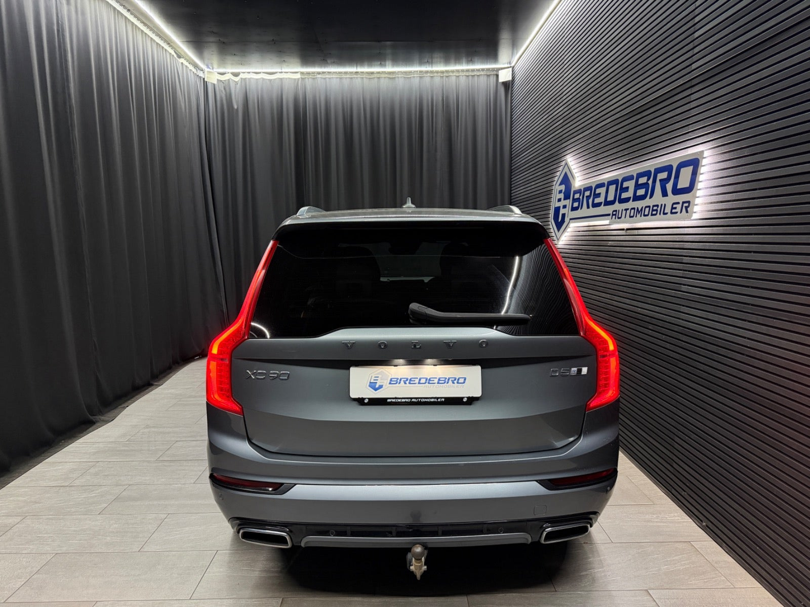Grå Volvo XC90 fra 2019