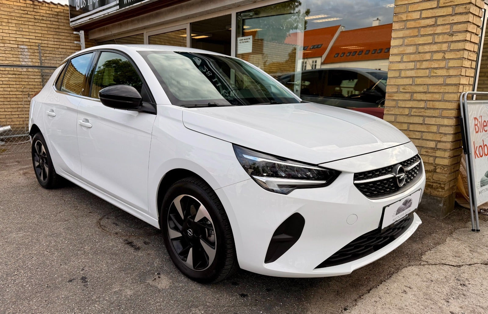 Hvid Opel Corsa-e fra 2023
