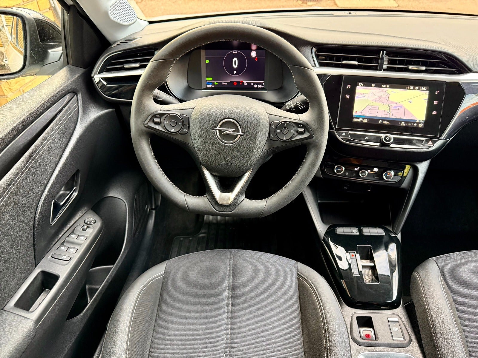 Hvid Opel Corsa-e fra 2023