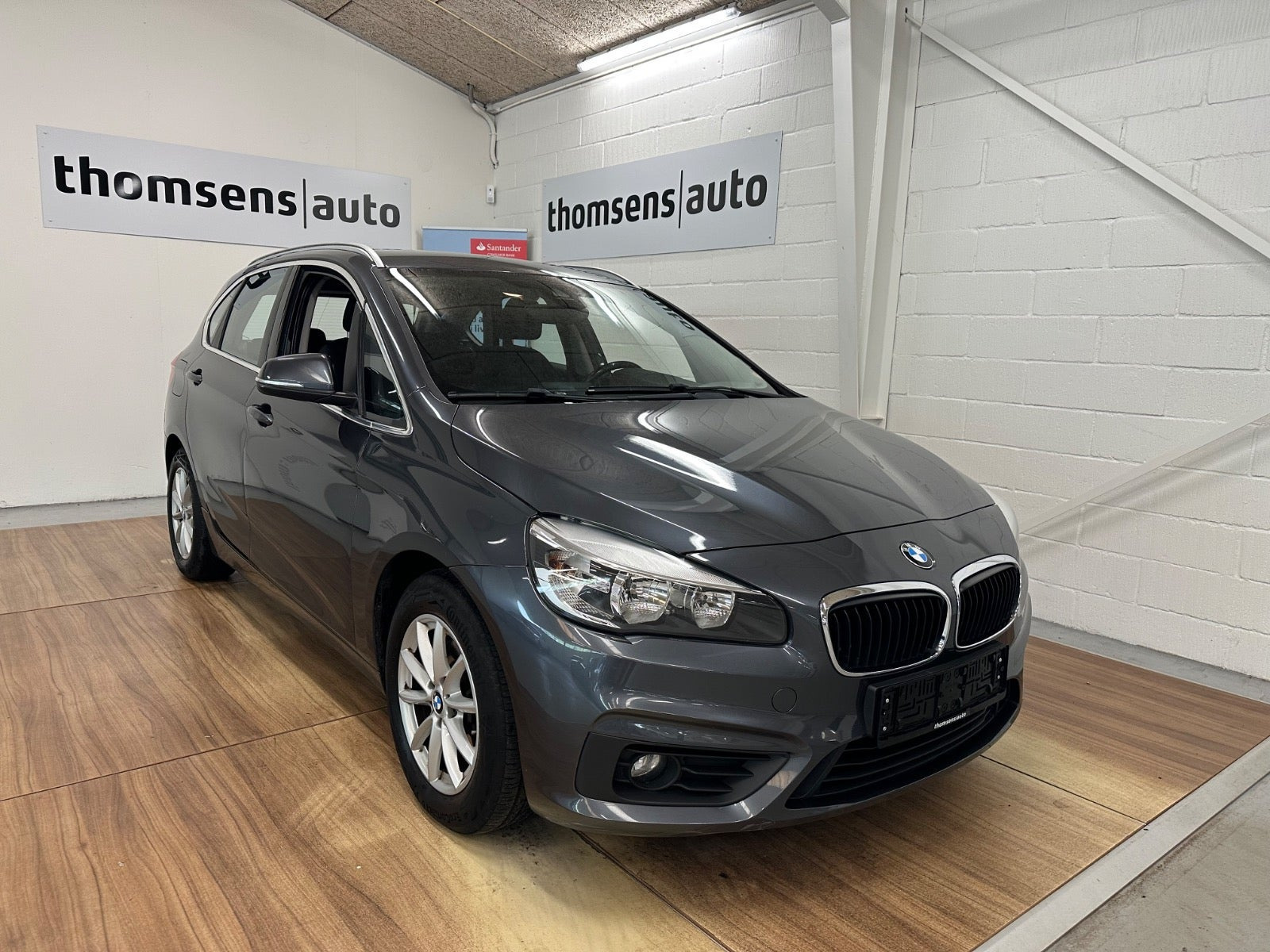 Grå BMW 218d fra 2015