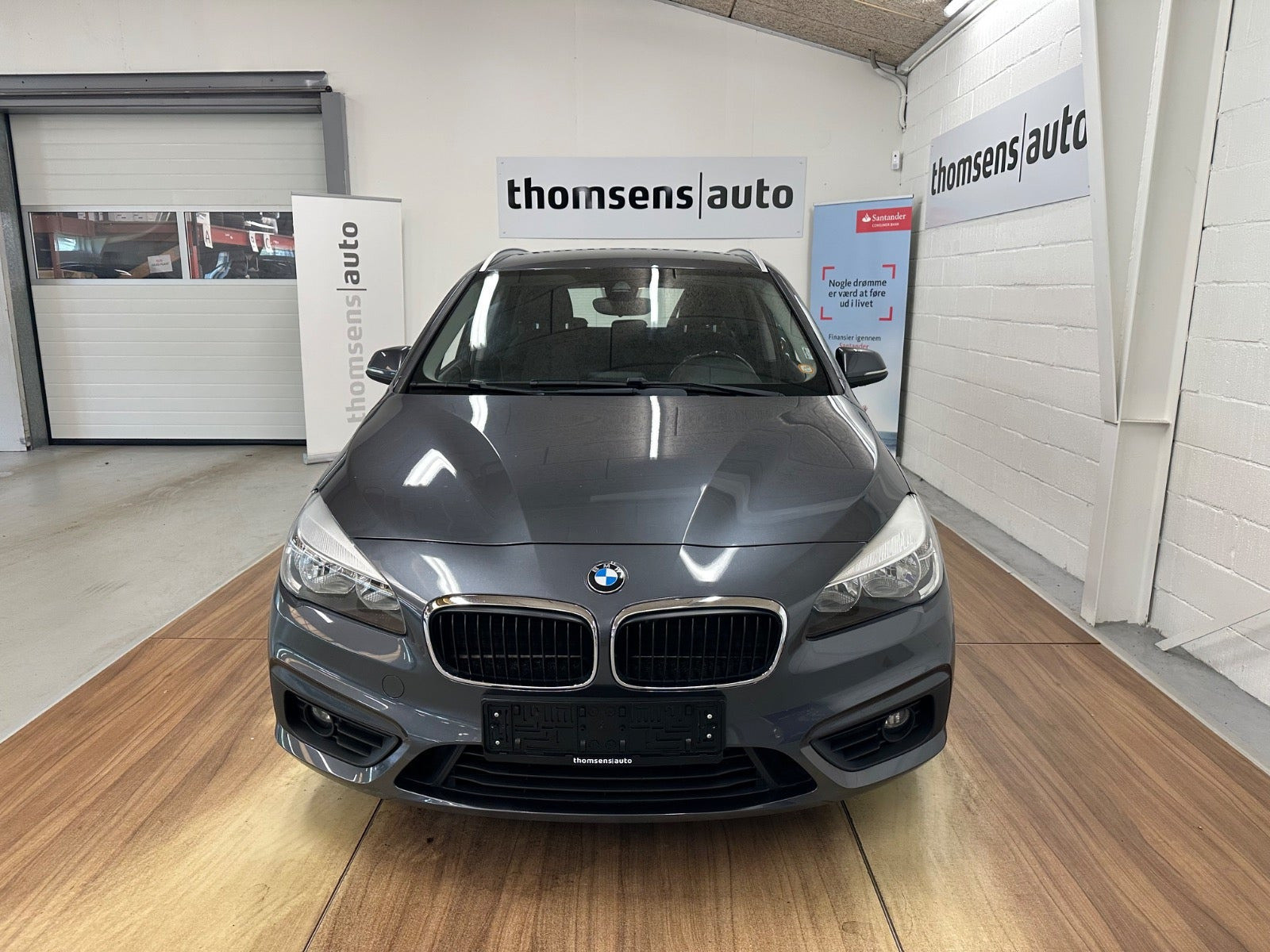 Grå BMW 218d fra 2015