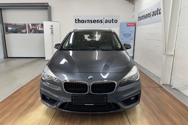 Grå BMW 218d fra 2015