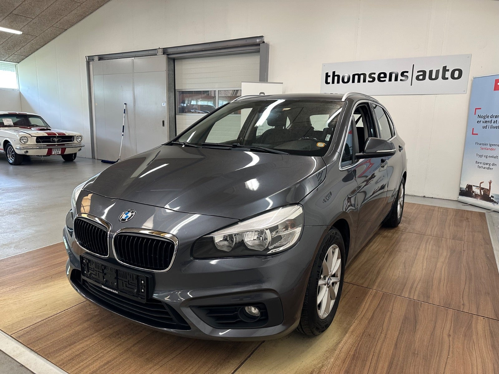 Grå BMW 218d fra 2015